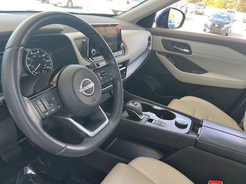 Used 2022 Nissan Rogue SV w/ SV Premium Package image 10