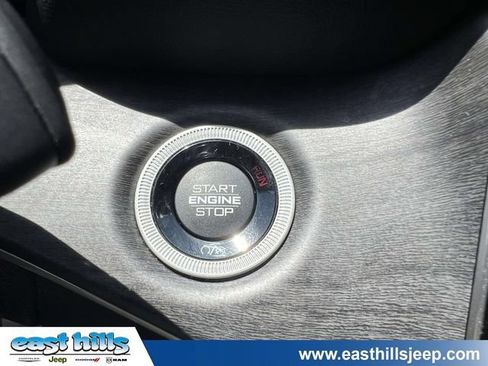Used 2023 Jeep Grand Cherokee L Limited AWD/4WD image 32