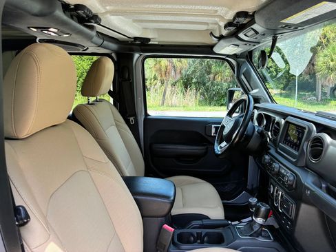 Used 2020 Jeep Gladiator Sport w/ Quick Order Package 24S AWD/4WD image 31
