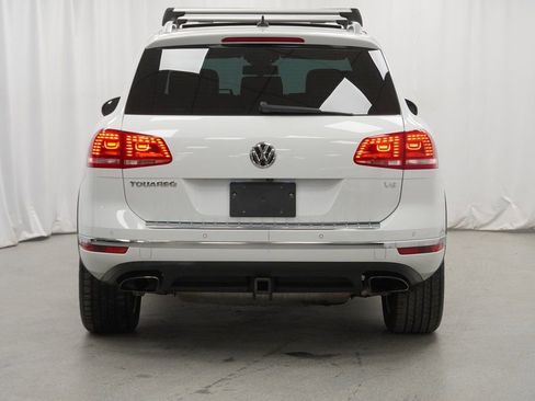 Used 2016 Volkswagen Touareg VR6 image 10