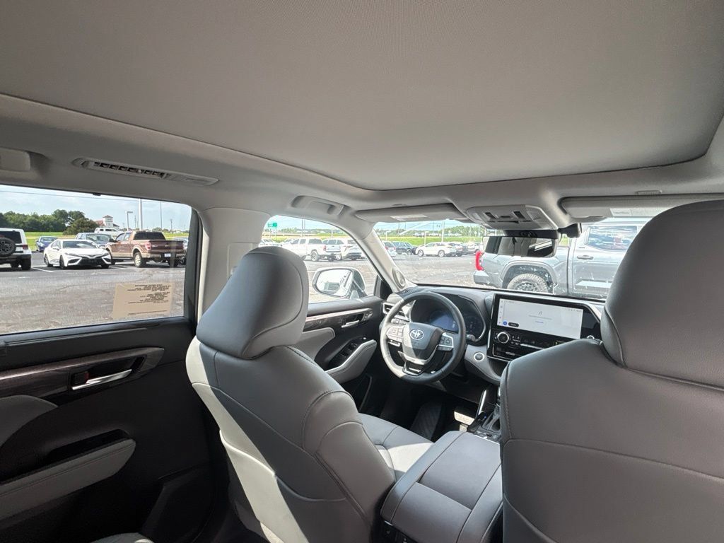 New 2026 Toyota Highlander Platinum AWD/4WD image 33