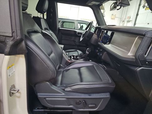 Used 2025 Ford Bronco Outer Banks image 14