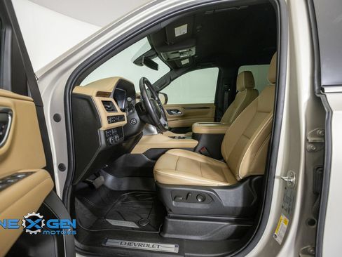 Used 2022 Chevrolet Suburban Premier AWD/4WD image 11