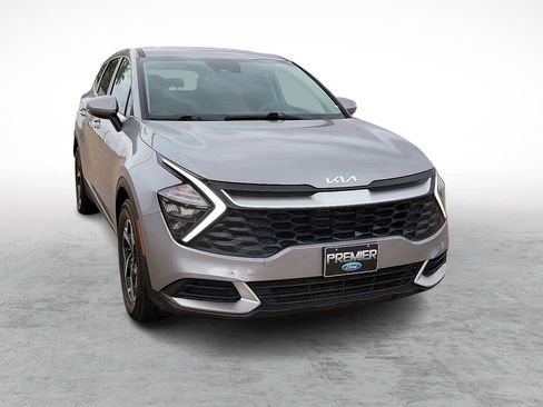 Used 2023 Kia Sportage LX image 2