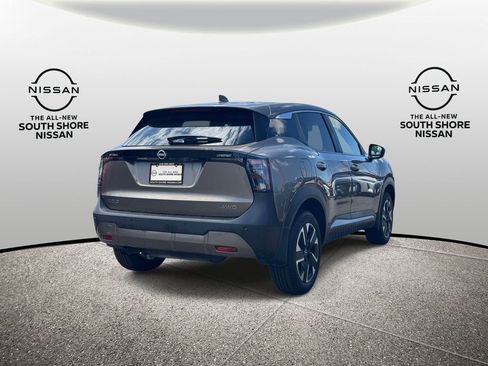 Used 2025 Nissan Kicks SV AWD/4WD image 5
