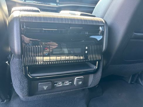 Used 2022 Jeep Wagoneer Series II AWD/4WD image 34