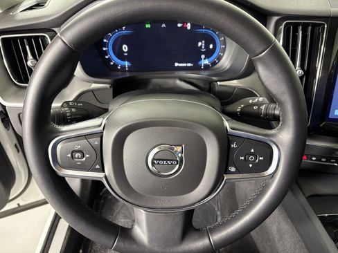 Used 2023 Volvo XC60 B5 Core image 20