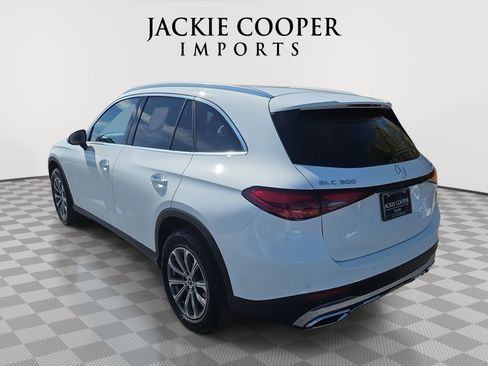 Used 2025 Mercedes-Benz GLC 300 4MATIC image 7