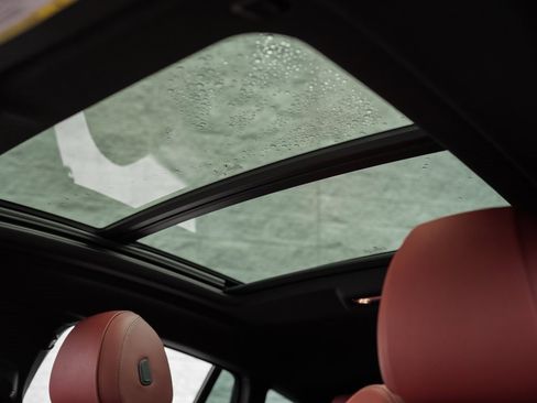 Used 2022 BMW X6 xDrive40i w/ M Sport Package image 35