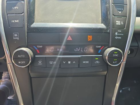 Used 2015 Toyota Camry XSE FWD image 24
