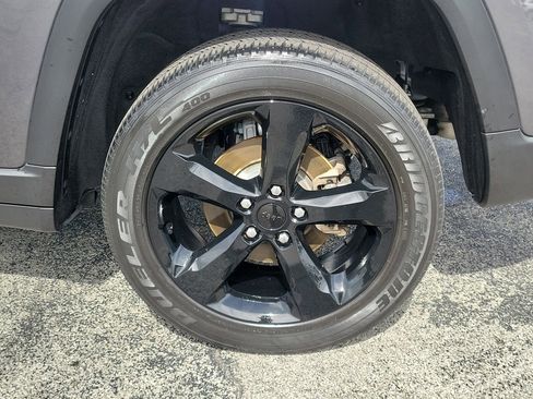 Used 2023 Jeep Grand Cherokee Altitude image 7