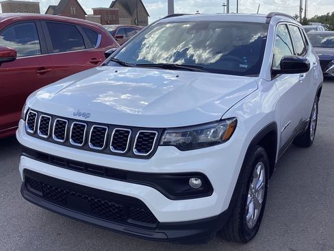 Used 2024 Jeep Compass Latitude AWD/4WD image 1