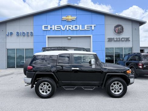 Used 2013 Toyota FJ Cruiser 4WD w/ Convenience Pkg image 4