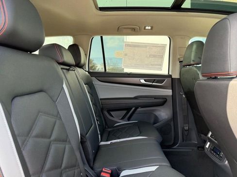 New 2026 Volkswagen Atlas Peak Edition AWD/4WD image 5