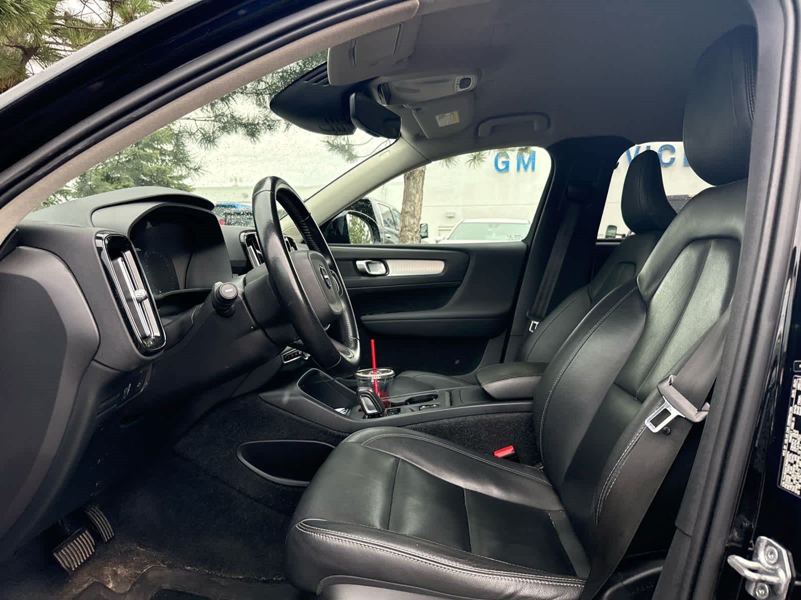 Used 2021 Volvo XC40 T5 Momentum w/ Premium Package AWD/4WD image 5