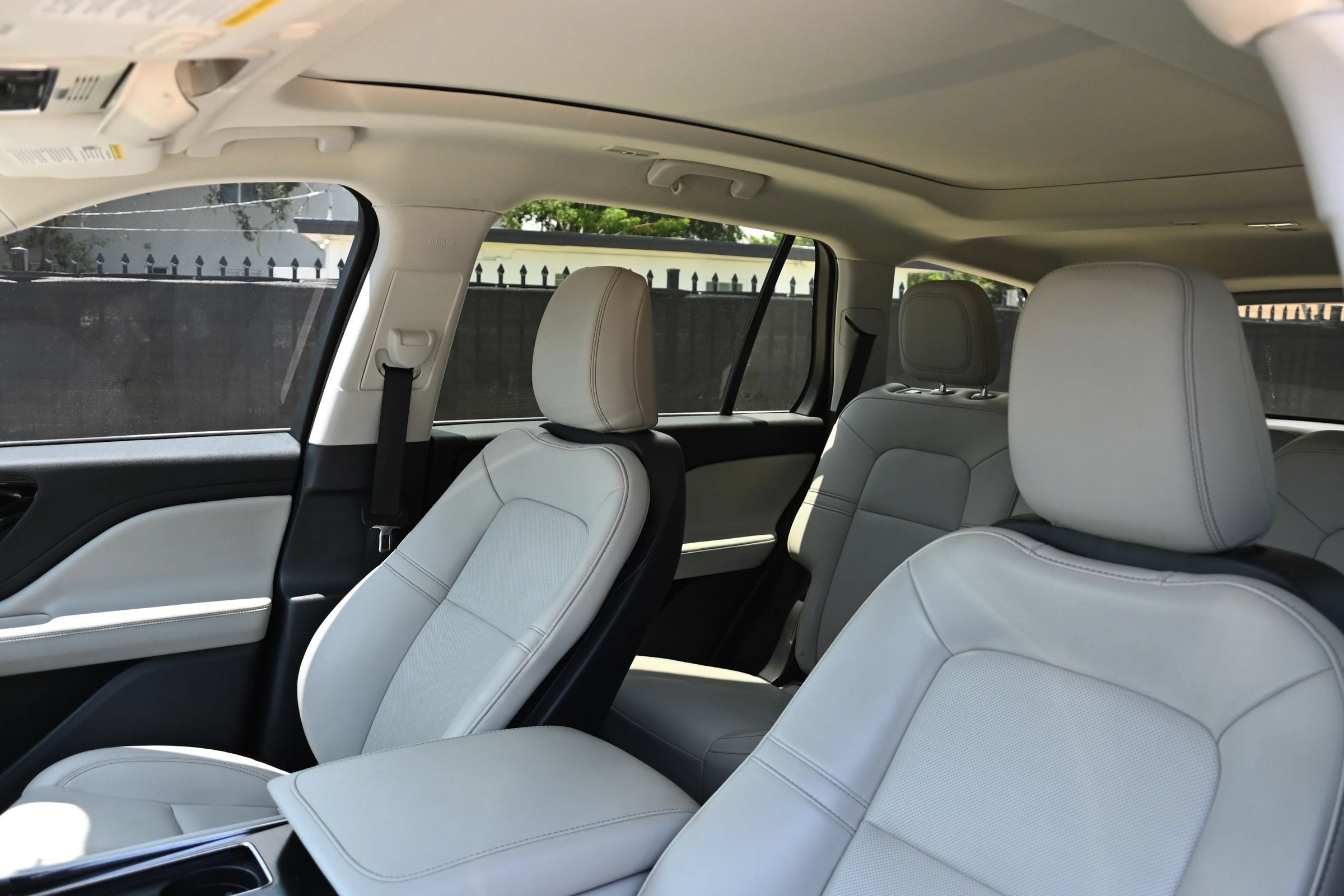 Used 2025 Lincoln Aviator 2WD image 11