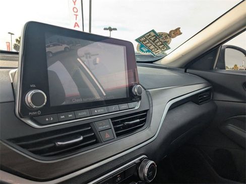 Used 2024 Nissan Altima 2.5 SV image 23