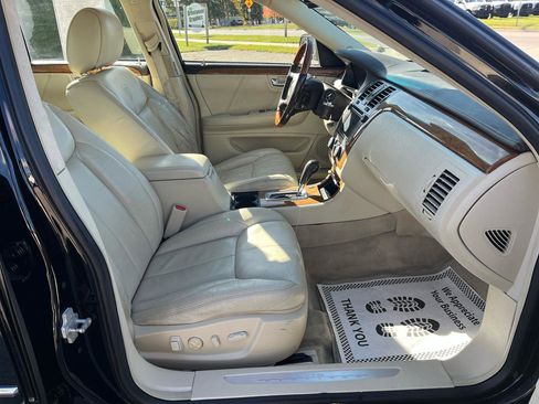 Used 2009 Cadillac DTS w/ Platinum Edition FWD image 16