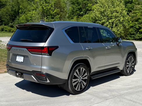 Used 2023 Lexus LX 600 4WD w/ Luxury Package image 3