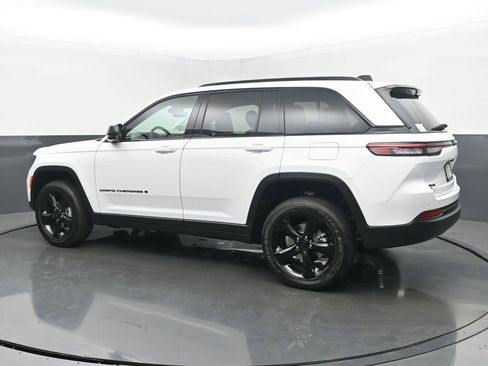 New 2025 Jeep Grand Cherokee Altitude image 3