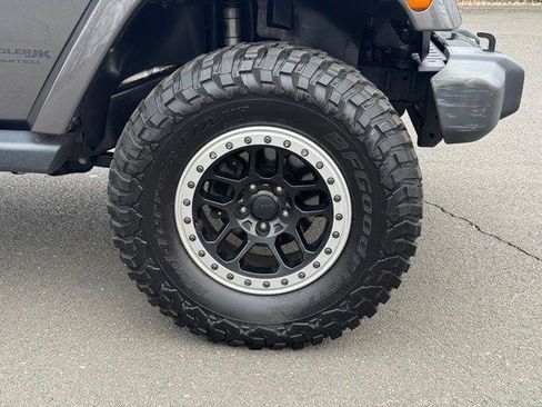 Used 2018 Jeep Wrangler Unlimited Sahara AWD/4WD image 10