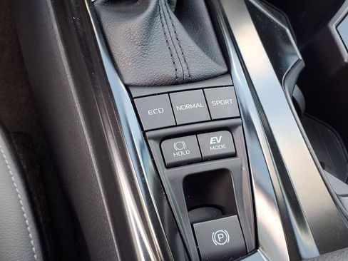 Used 2025 Toyota Camry SE w/ Convenience Package FWD image 25