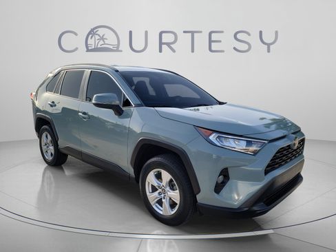 Used 2020 Toyota RAV4 XLE w/ Convenience Package FWD image 5