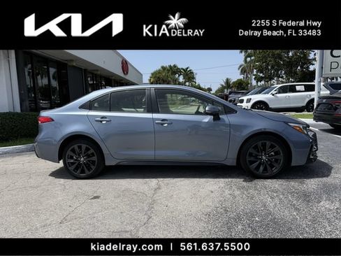 Used 2025 Toyota Corolla SE FWD image 2