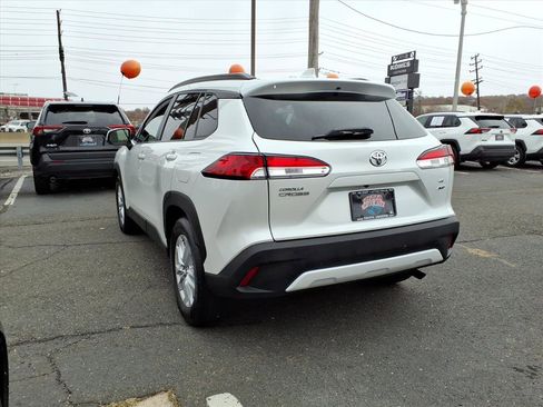Certified 2022 Toyota Corolla Cross LE image 4