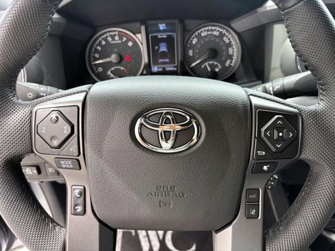 Used 2022 Toyota Tacoma TRD Sport image 16