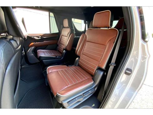 Used 2023 GMC Yukon Denali Ultimate AWD/4WD image 24