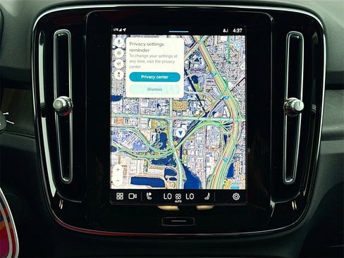 Used 2023 Volvo XC40 Recharge Plus image 17