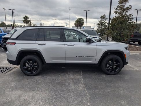 New 2025 Jeep Grand Cherokee Altitude image 2