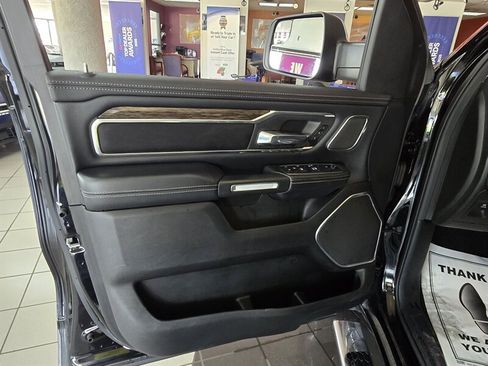 Used 2019 RAM 1500 Laramie AWD/4WD image 7