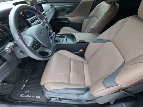 Certified 2025 Lexus ES 300h w/ Luxury Package image 5