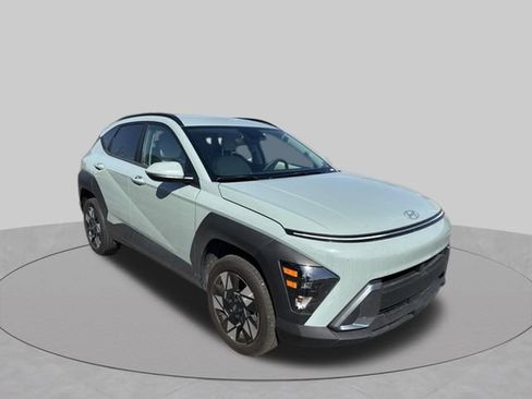 Used 2025 Hyundai Kona SEL AWD/4WD image 3