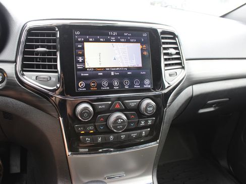 Used 2020 Jeep Grand Cherokee Altitude AWD/4WD image 14