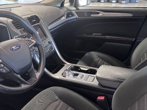 Used 2020 Ford Fusion SE FWD image 4