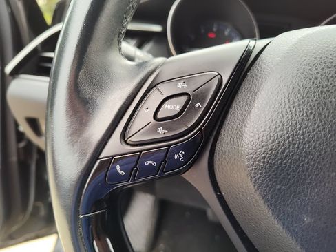 Used 2018 Toyota C-HR XLE FWD image 22