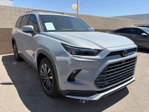 Used 2026 Toyota Grand Highlander AWD Hybrid image 2