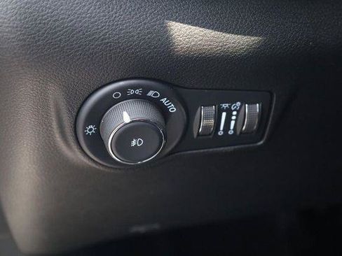 Used 2025 Jeep Compass Trailhawk AWD/4WD image 12