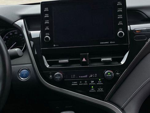 Used 2022 Toyota Camry XSE w/ Cold Weather Package FWD image 18