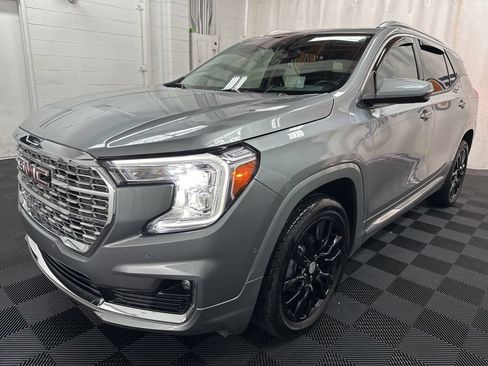 Used 2024 GMC Terrain Denali w/ Denali Premium Package AWD/4WD image 3