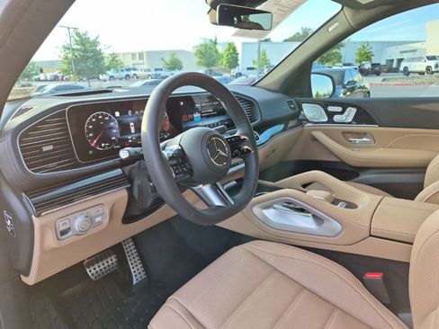 Used 2026 Mercedes-Benz GLS 580 4MATIC image 29