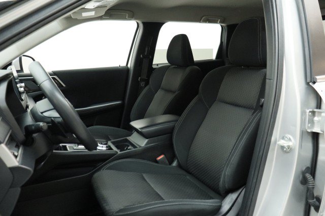 Used 2023 Mitsubishi Outlander ES FWD image 8