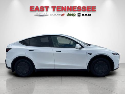 Used 2026 Tesla Model Y 2WD image 2