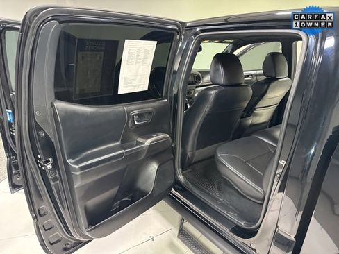 Used 2019 Toyota Tacoma Limited image 20