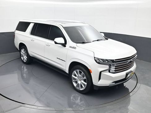 Used 2024 Chevrolet Suburban High Country AWD/4WD image 16