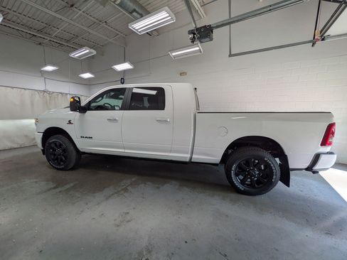 New 2026 RAM 3500 Laramie AWD/4WD image 9