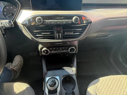 Used 2022 Ford Escape SE image 11